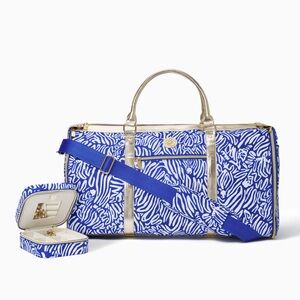 Lilly Pulitzer GWP Garment Weekender Bag and Jewelry Case. New in bag.  N/S home